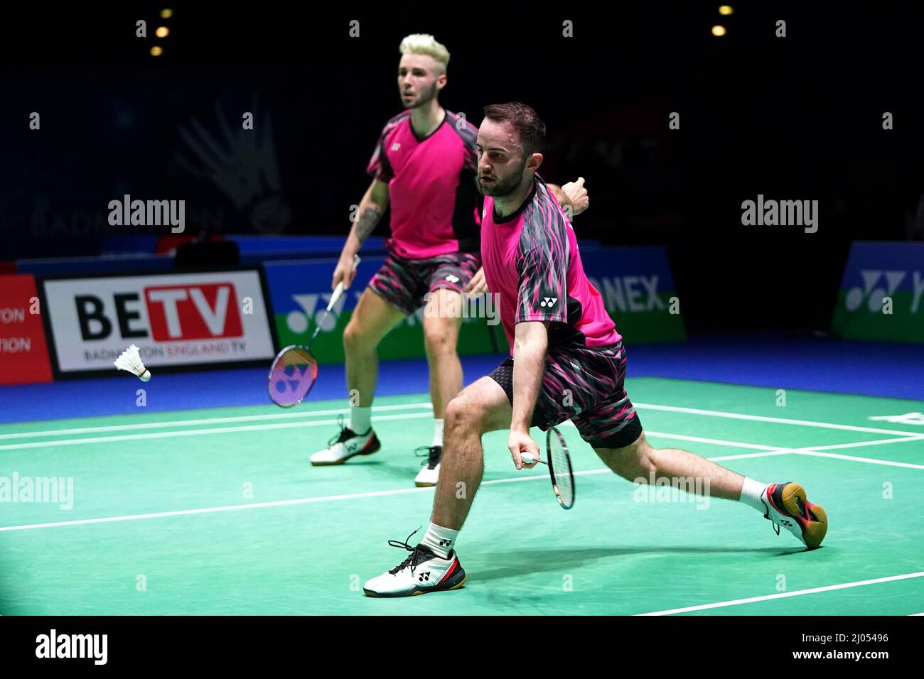 Ben Lane und Sean Vendy (links) aus England treten am ersten Tag bei den YONEX All England Open Badminton Championships in der utilita Arena Birmingham gegen die Malaysier Tan Kian Meng und Tan Wee Kiong in Aktion. Bilddatum: Mittwoch, 16. März 2022. Stockfoto