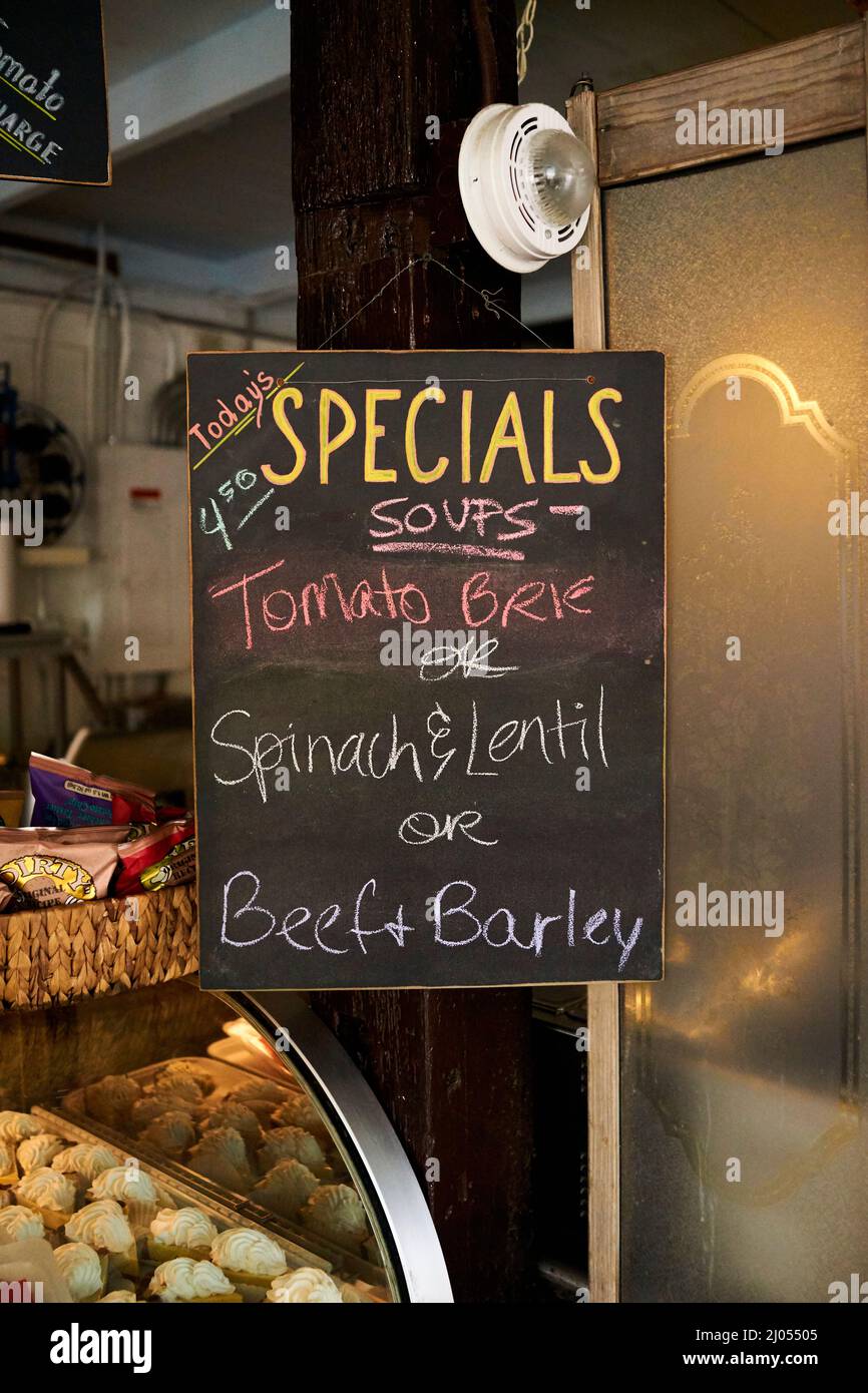 Handgeschriebenes Menuboard mit Today's Specials auf der Innenseite der Old Town Bakery in Key West, Florida. Stockfoto