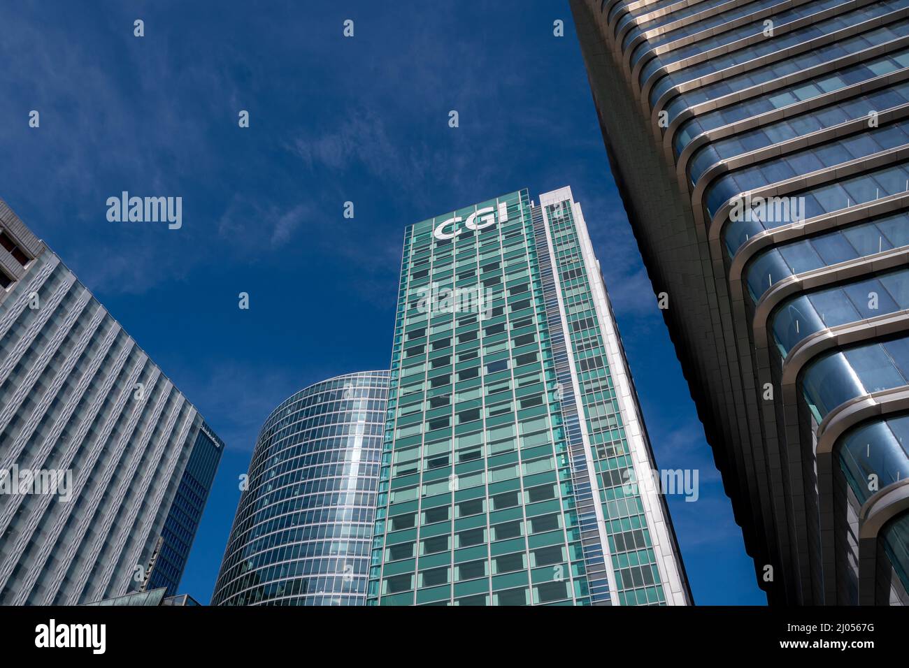Außenansicht des Turms, in dem sich das Hauptquartier der CGI France in Paris-La Defense befindet. CGI ist ein internationaler Beratungs- und Digital Services-Konzern Stockfoto