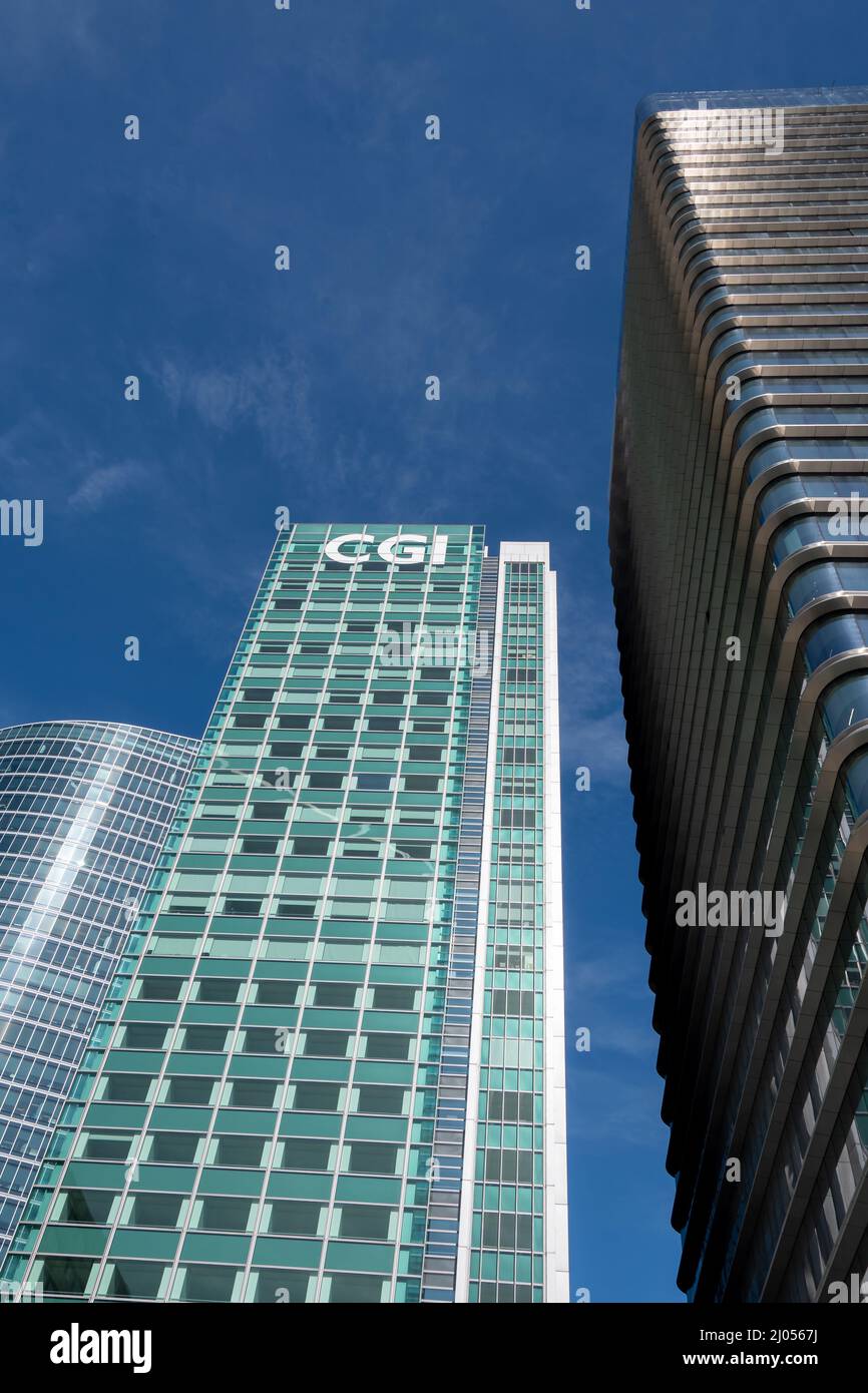 Außenansicht des Turms, in dem sich das Hauptquartier der CGI France in Paris-La Defense befindet. CGI ist ein internationaler Beratungs- und Digital Services-Konzern Stockfoto