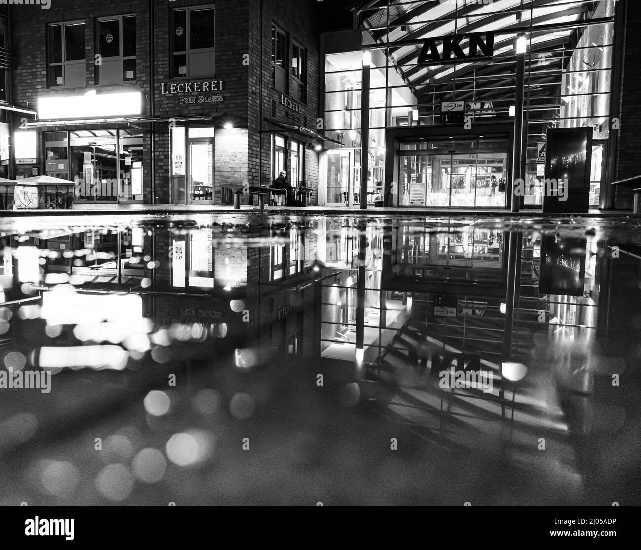 Straßenbilder bei Nacht mit künstlichem Licht Stockfoto
