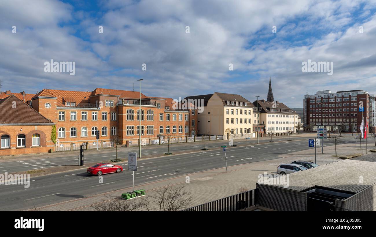 Niedrige Gebäude und viel Platz für Fußgänger in Bremerhaven Stockfoto