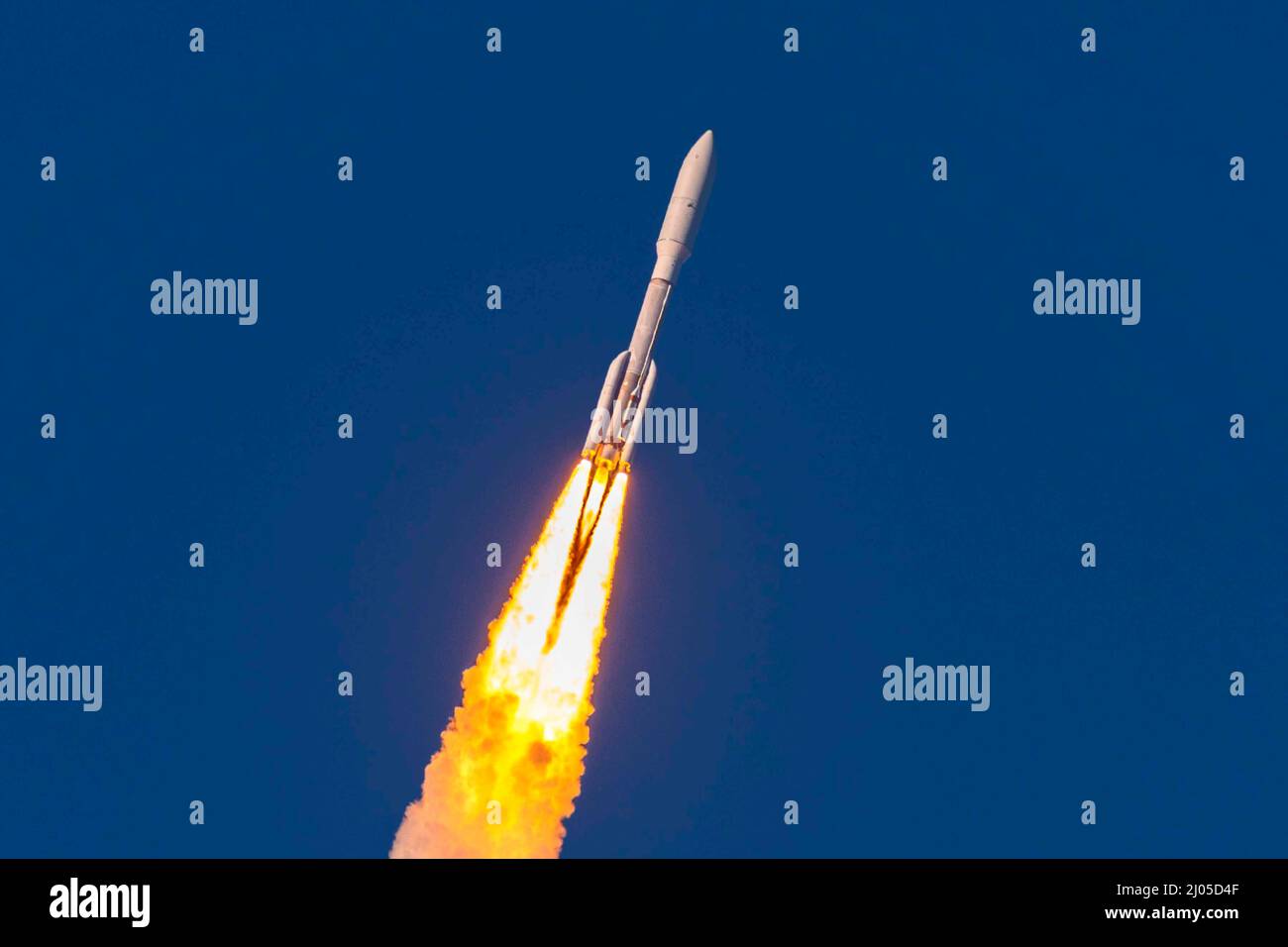 Cape Canaveral Space Force Stati, Florida, USA. 1. März 2022. Eine United Launch Alliance ATLAS V-Rakete startet von SLC-41 auf der Cape Canaveral Space Force Station, Florida, 1. März 2022. Diese Mission brachte den fortgeschrittenen Wettersatelliten GOES-T der Nationalen Ozeanischen und Atmosphärenverwaltung in die Umlaufbahn. Quelle: U.S. Space Force/ZUMA Press Wire Service/ZUMAPRESS.com/Alamy Live News Stockfoto
