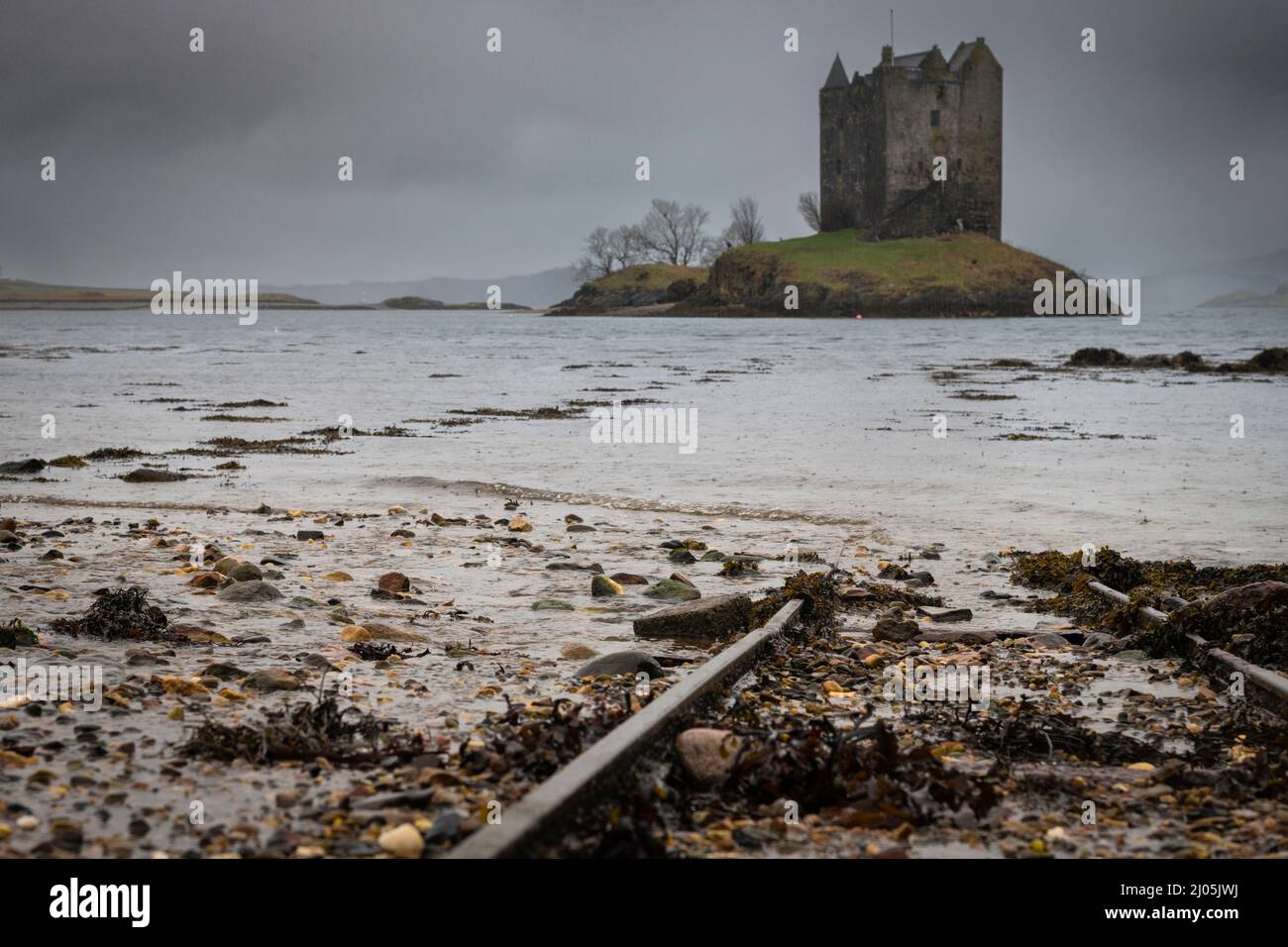 Heute befand ich mich im Castle Stalker, auch bekannt als Castle Aaaargh. Es war eine Schande, dass es so ein nasser Tag war! Stockfoto