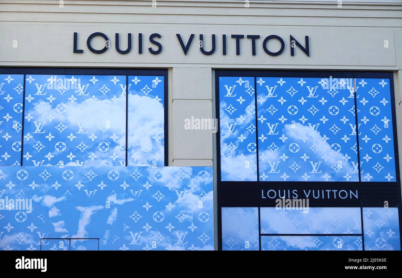 Louis Vuitton Geschäft in Bellevue, WA, USA; September 2021 Stockfoto