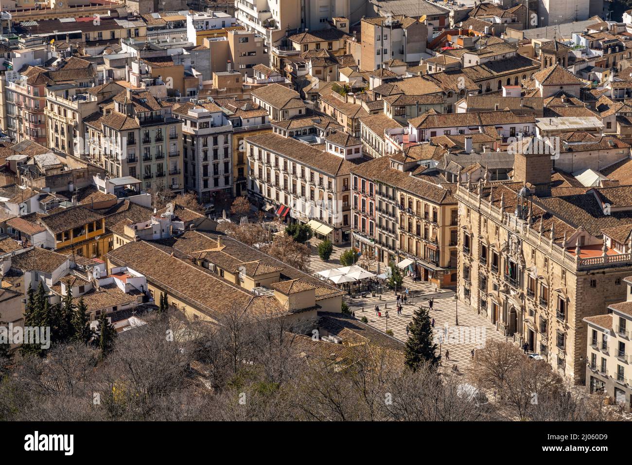Blick auf den Platz Plaza Naeva in der Altstadt von Granada, Andalusien, Spanien | Blick auf den Platz Plaza Naeva in der Altstadt Granada, Andalusia, Sp Stockfoto