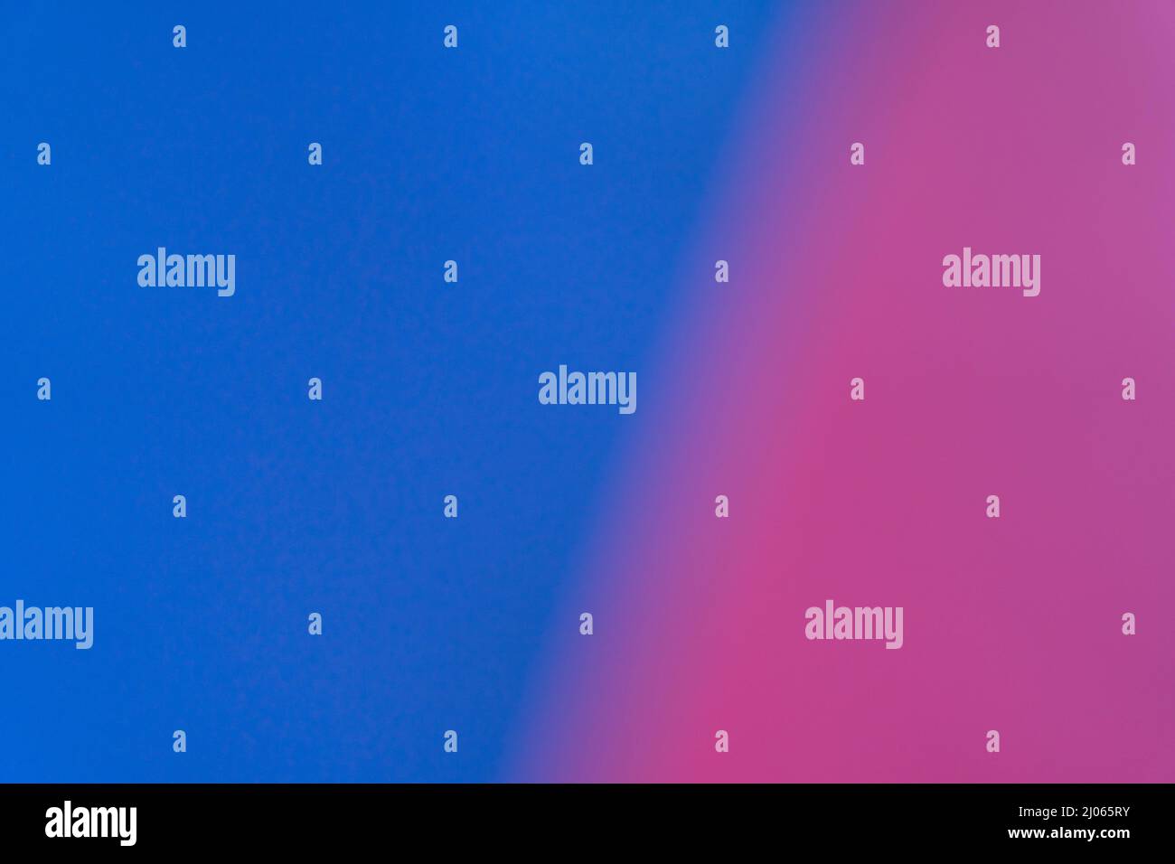 Verwischen Sie den statischen Duoton-Verlauf mit violettem und blauem Hintergrund Stockfoto