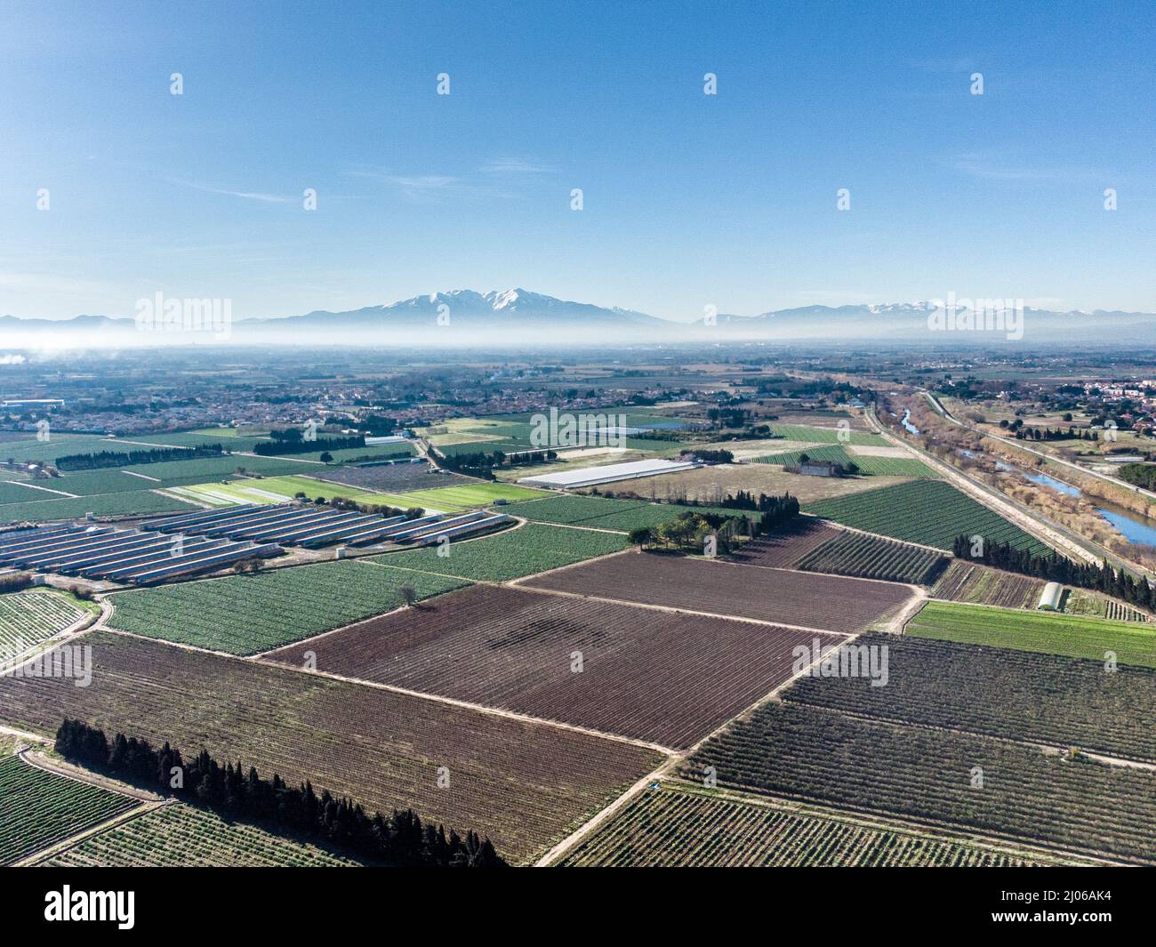 Panorama aérien de la voie verte de l'agly et du Canigou Stockfoto