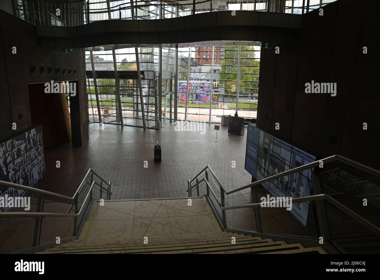 CHRISTCHURCH, NEUSEELAND, 24. FEBRUAR 2022: Innenansicht der Christchurch Art Gallery, Te Pua o Waiwhetū, 11 Jahre nachdem die Stadt durch ein Erdbeben zerstört wurde. Stockfoto