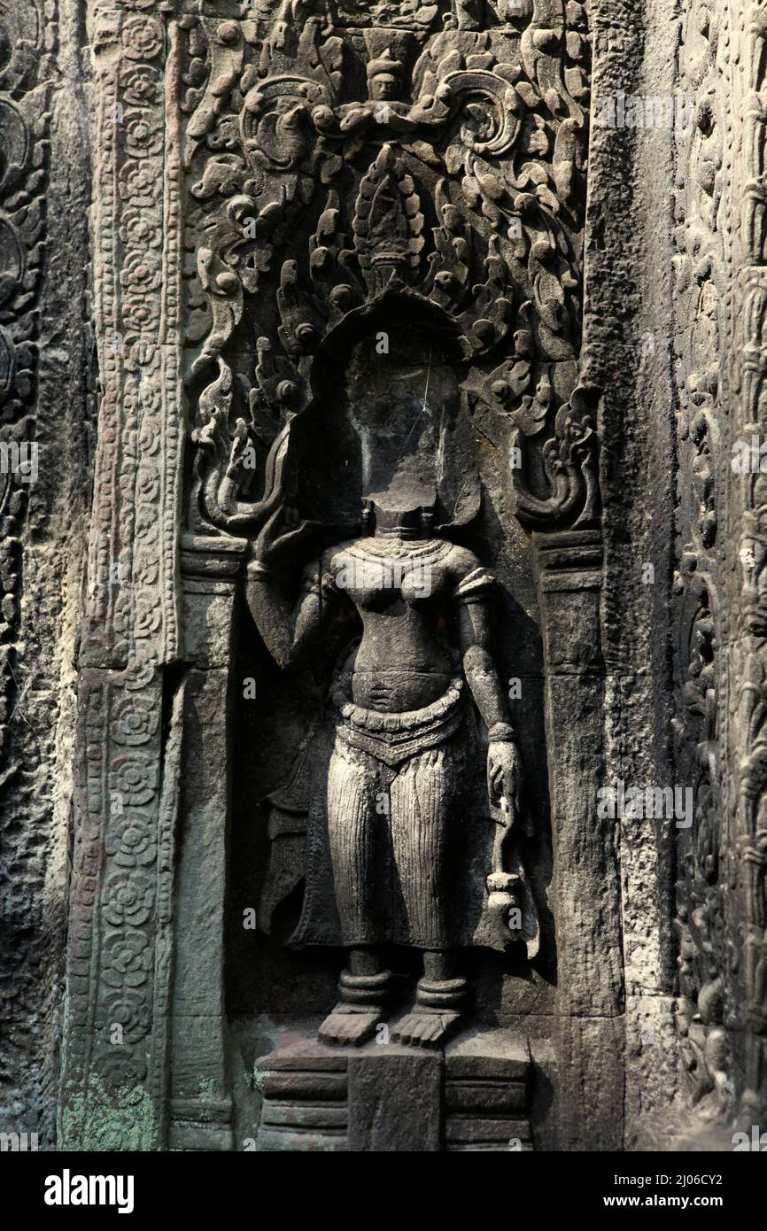 Kopflose apsara-Figur an der Wand von Ta Prohm, Siem Reap, Kambodscha. Stockfoto