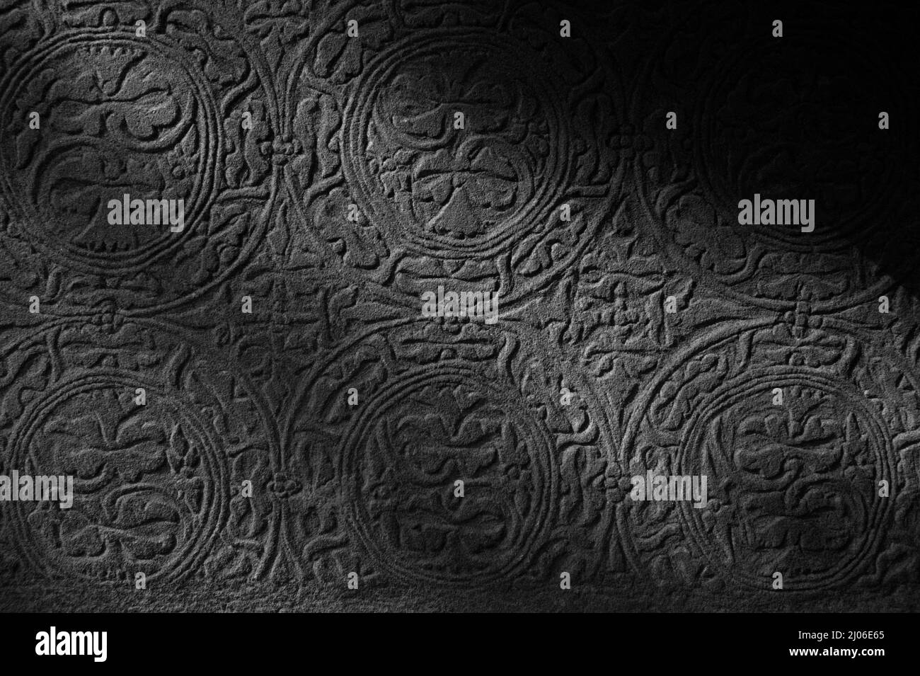 Alte Hieroglyphe in Ta Prohm antikes Kloster in Siem Reap, Kambodscha (schwarz-weiße Version). Stockfoto