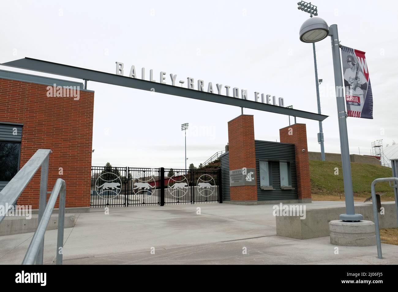 Bailey-Brayton Field, College-Baseballstadion auf dem Campus der Washington State University in Pullman, Washington; WSU Cougars; John Olerud-Banner. Stockfoto
