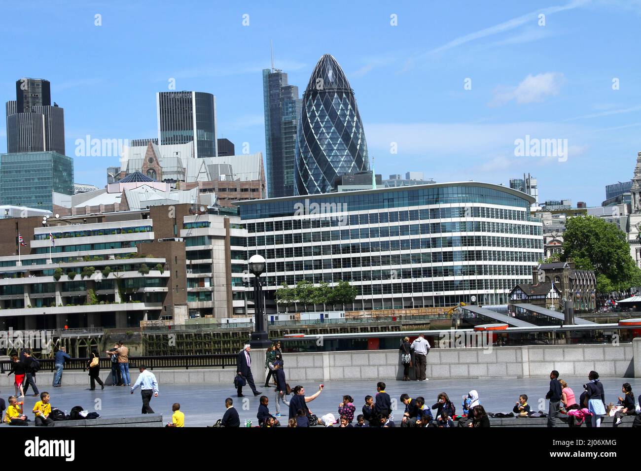 die skyline der londoner Glasgebäude mit Wolkenkratzer und Blick auf die lononontische Stadt Stockfoto