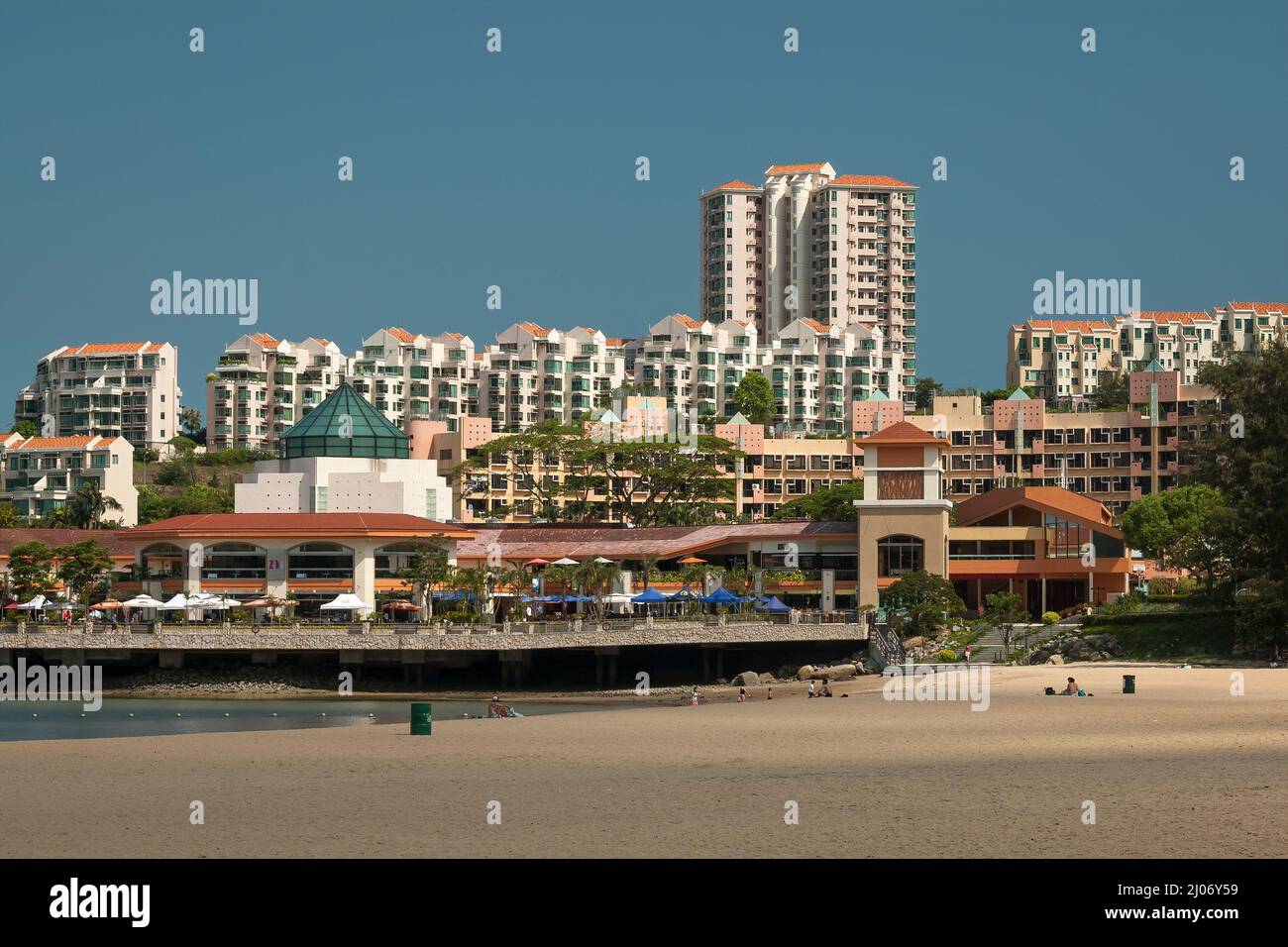 Discovery Bay Plaza, La Vista und La Serene vom Tai Pak Beach, Lantau Island, Hongkong, 2007 Stockfoto