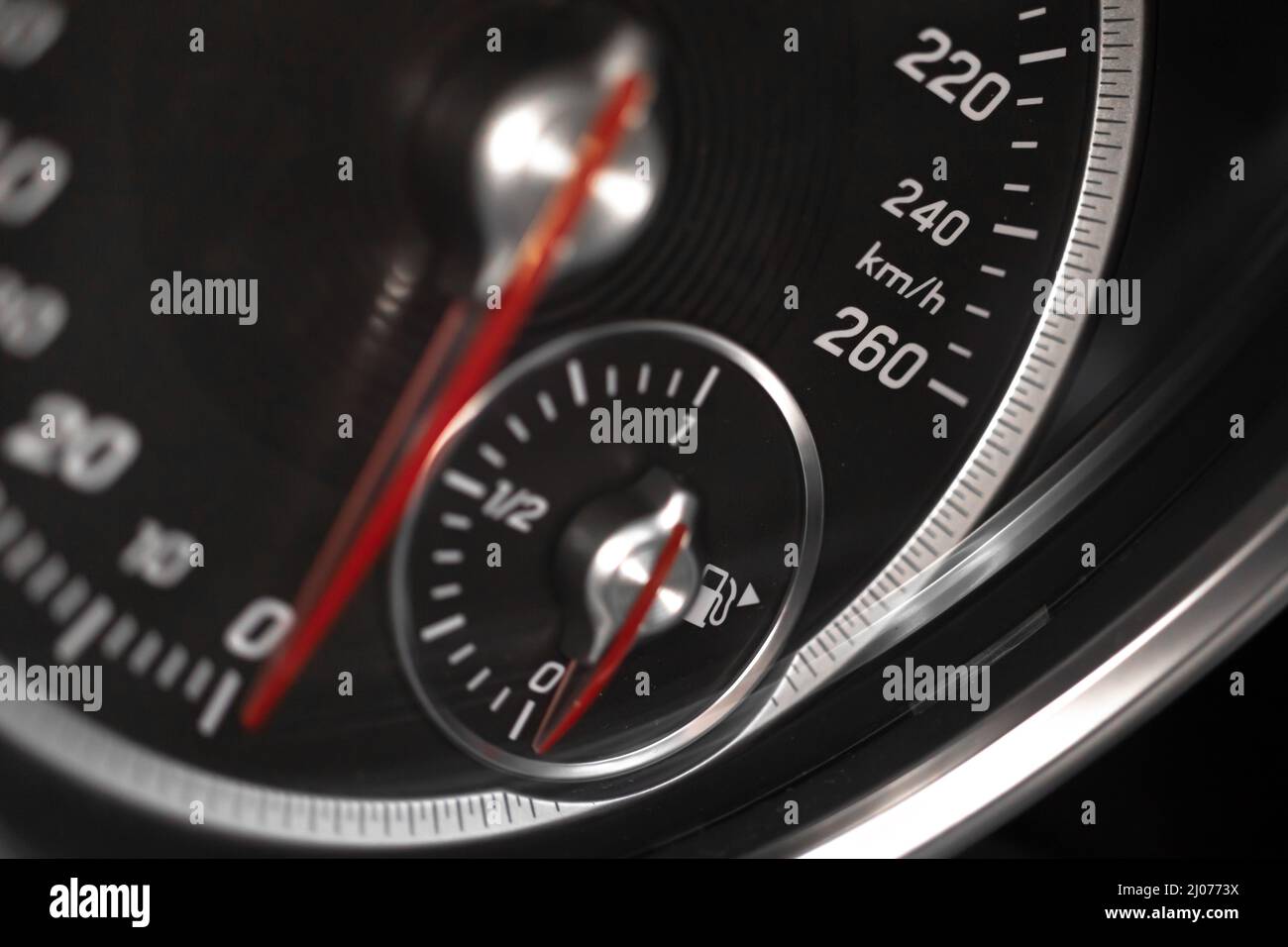 Luxus-Tachometer von Sportwagen Nahaufnahme, Auto Hintergrund Stockfoto