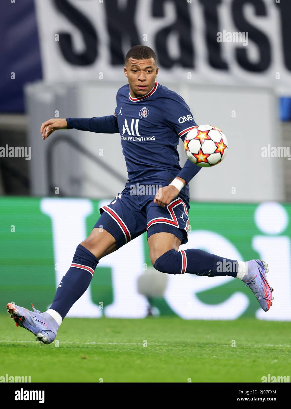 Kylian Mbappe von Paris Saint Germain Fussball UEFA Championsleague RB Leipzig - Paris St Germain Saison 2021 / 2022 3.11.2021 © diebilderwelt / Alamy Stock Stockfoto