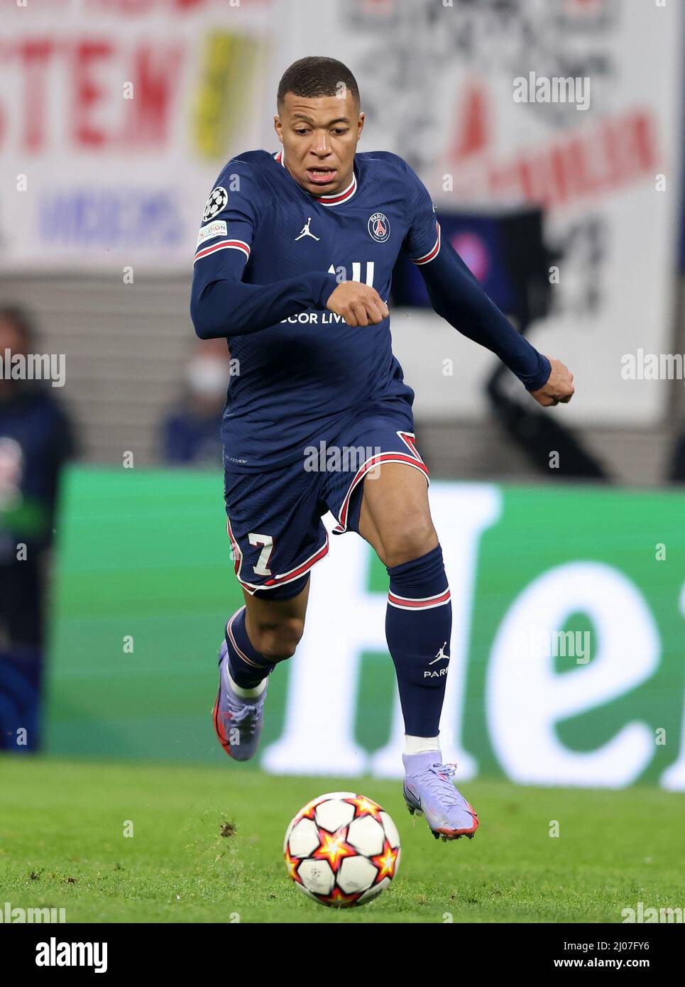 Kylian Mbappe von Paris Saint Germain Fussball UEFA Championsleague RB Leipzig - Paris St Germain Saison 2021 / 2022 3.11.2021 © diebilderwelt / Alamy Stock Stockfoto