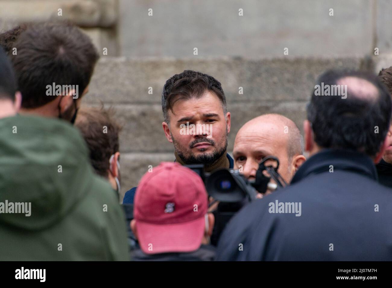 Gabriel Rufian, Abgeordneter des ERC des spanischen Parlaments bei einer Fotosession vor dem Kongress der Abgeordneten in Madrid, Spanien. Fotografie. Stockfoto