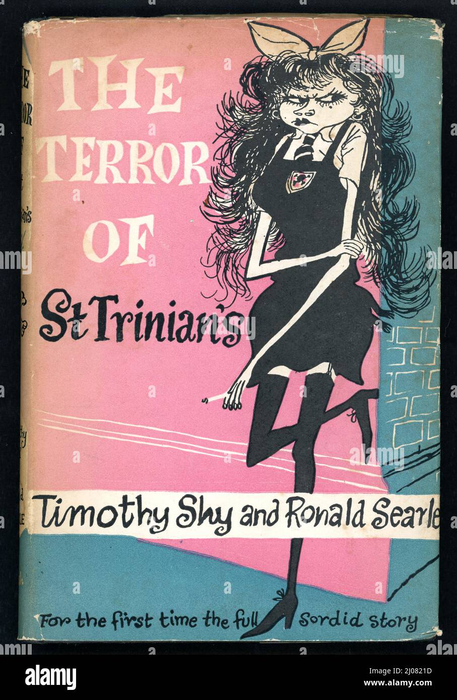 Wunderbare, aber zerschlagene Kopie der illustrierten Staubhülle des Buches „der Terror von St. Trinian's“ - Illustration von Ronald Searle (der auch der Schöpfer der St. Trinian's School war), geschrieben von Timothy Shy (Pseudonym für D. B. Wyndham Lewis),1952 Stockfoto
