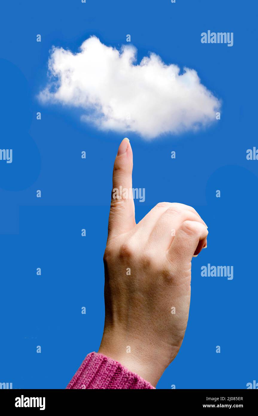 Fingerhalten oder Berühren einer Cloud, Datenspeicher Cloud Computing-Konzept Stockfoto