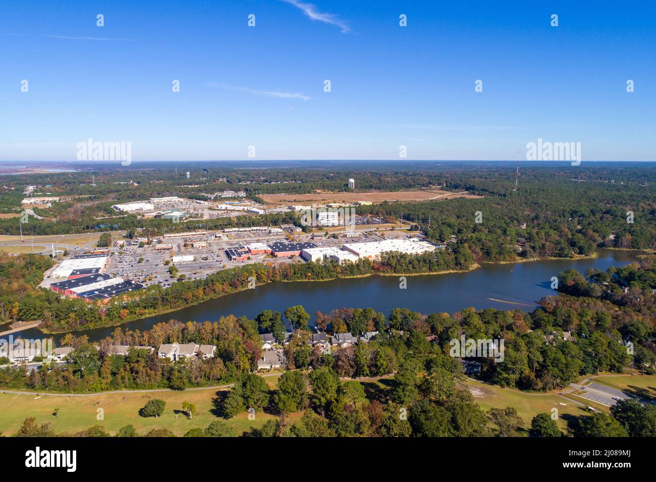 Luftaufnahme von Daphne, Alabama und Mobile Bay im November Stockfoto