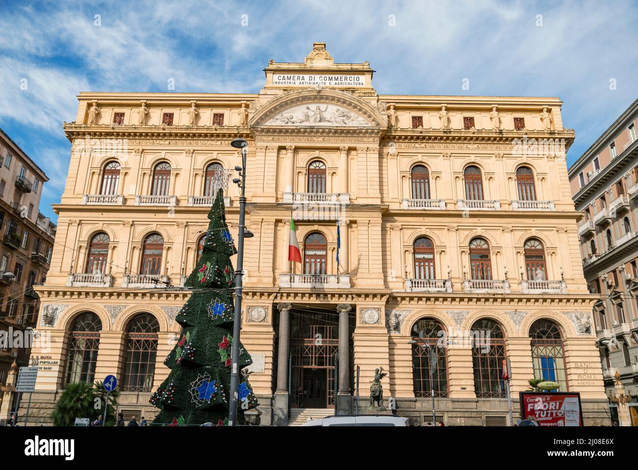 Palazzo della Borsa Sitz der Industrie-, Handels- und Landwirtschaftskammer, die Ende des 19.. Jahrhunderts auf der Piazza Bovio erbaut wurde Stockfoto