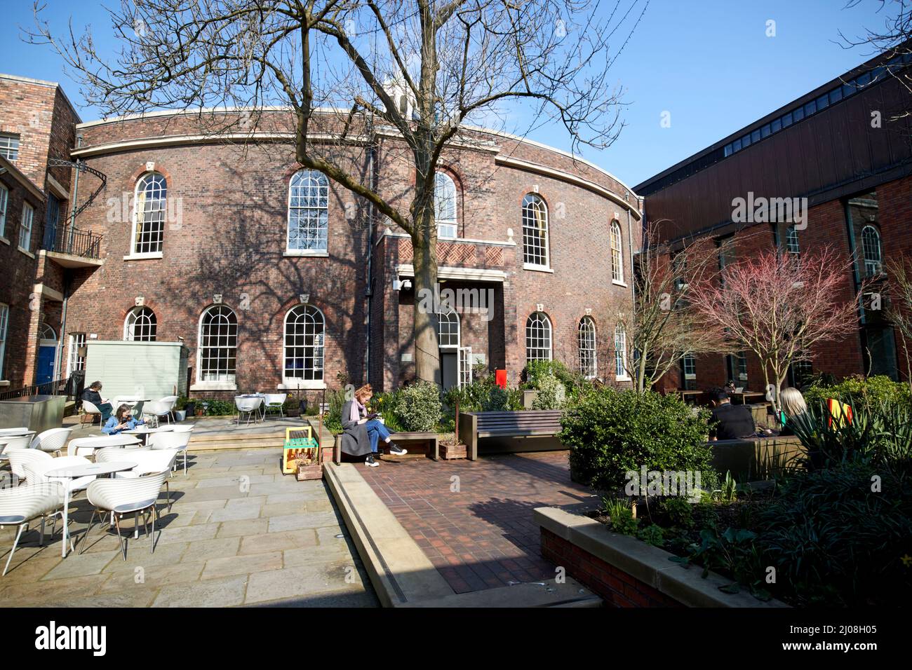 Blauer Mantel Krankenhaus hinteren Garten Hof mit gebogener Wand bluecoat Gebäude, liverpool, england, großbritannien Stockfoto