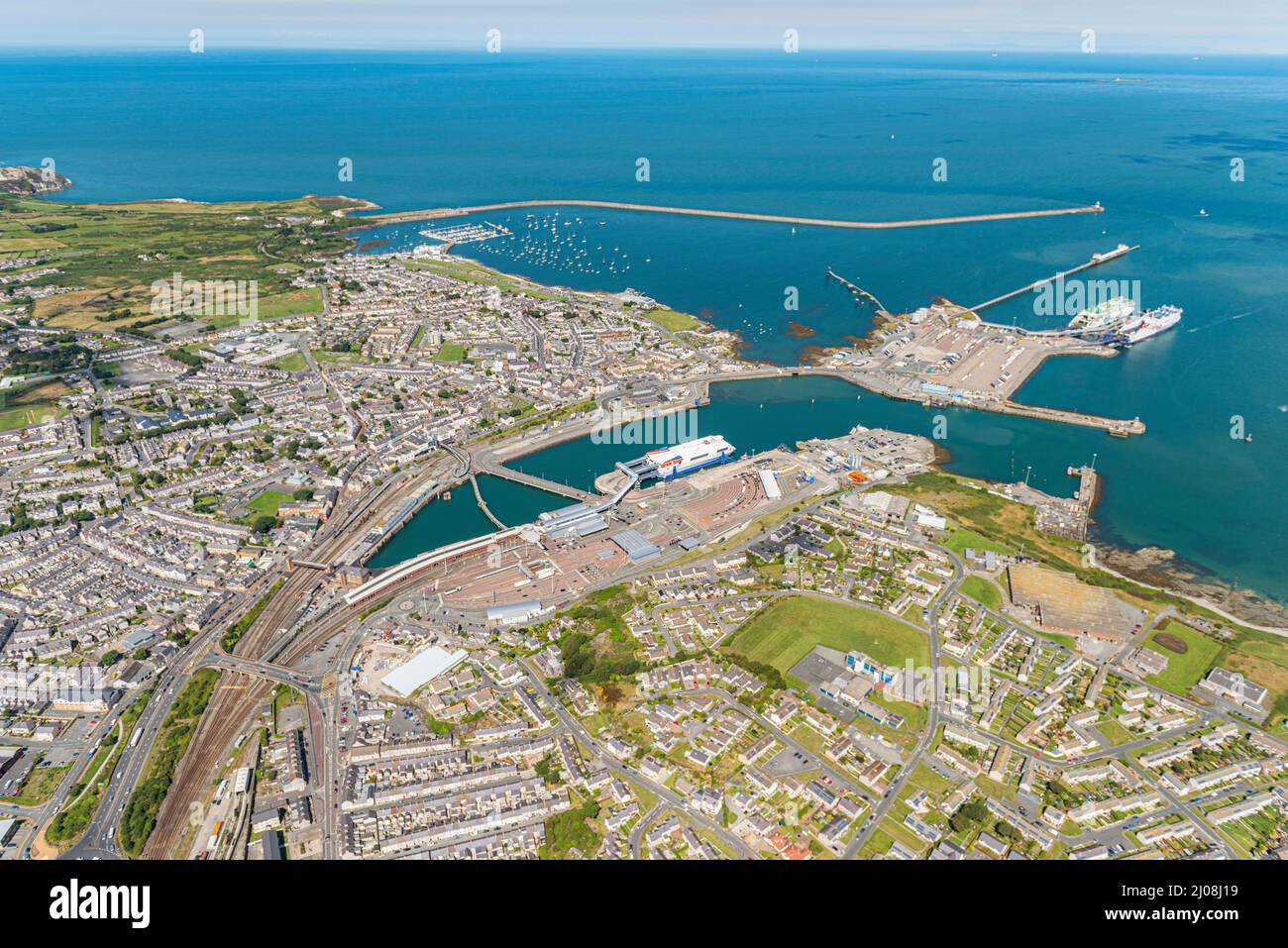 Der Hafen von Holyhead ist ein Handels- und Fährhafen in Anglesey, Großbritannien. Stockfoto