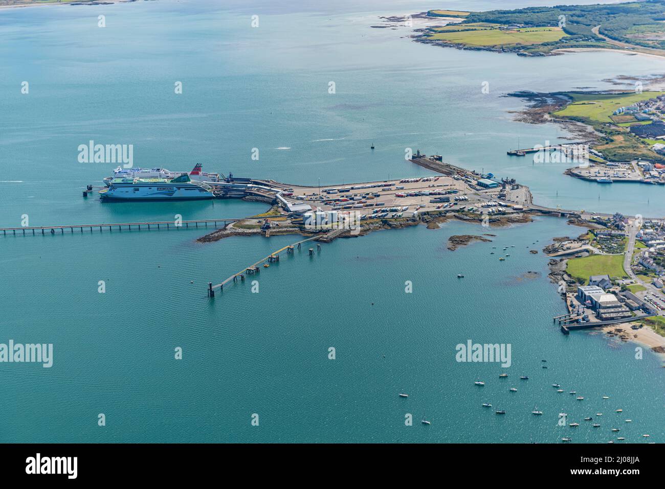 Der Hafen von Holyhead ist ein Handels- und Fährhafen in Anglesey, Großbritannien. Stockfoto