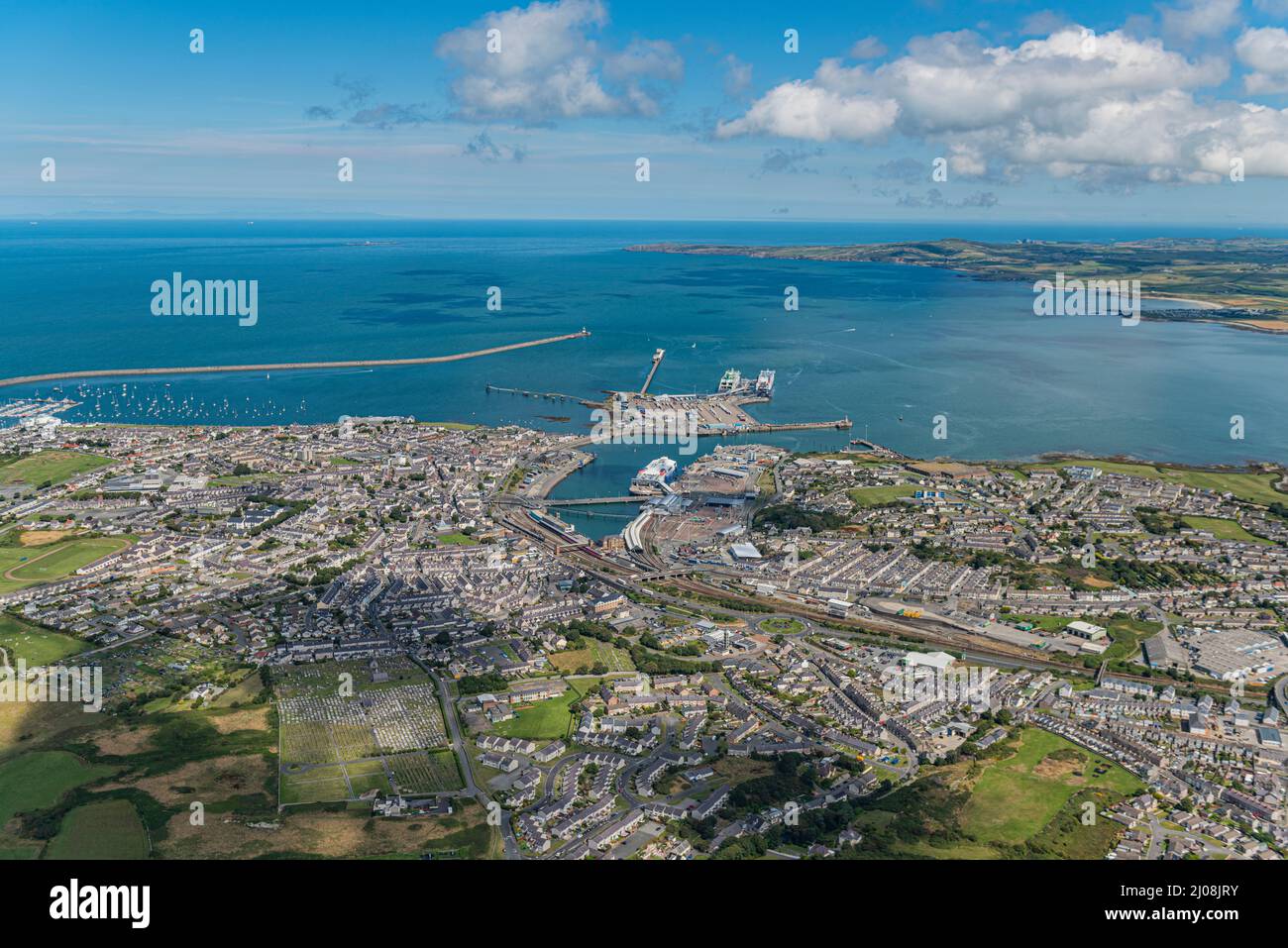 Der Hafen von Holyhead ist ein Handels- und Fährhafen in Anglesey, Großbritannien. Stockfoto