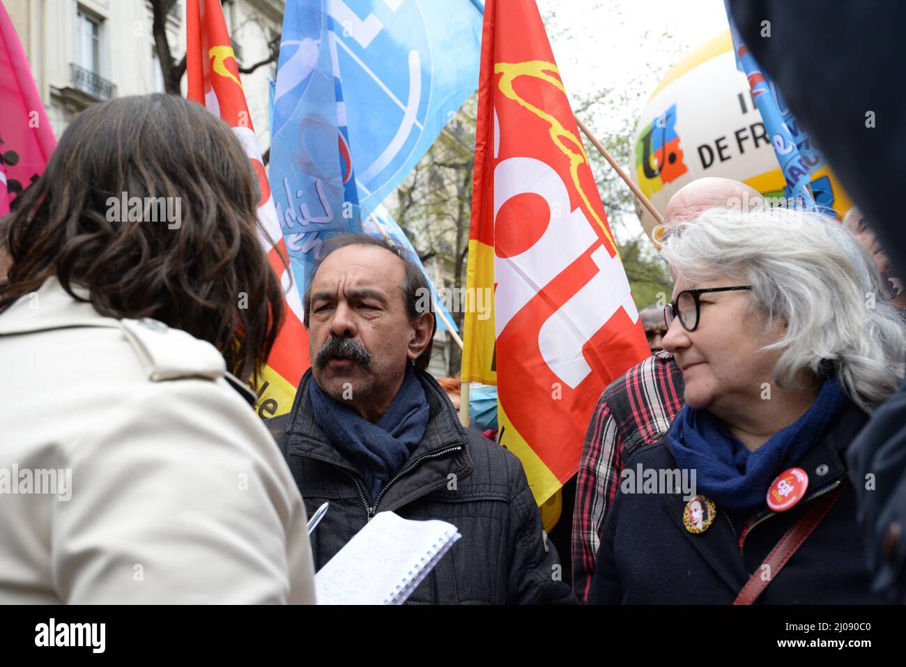 Mobilisierung zwischen den Berufstäten in Paris auf den Aufruf der CGT und der UNSA zu Lohnerhöhungen. Etwa 5000 Menschen marschierten vom Place de la République aus Stockfoto