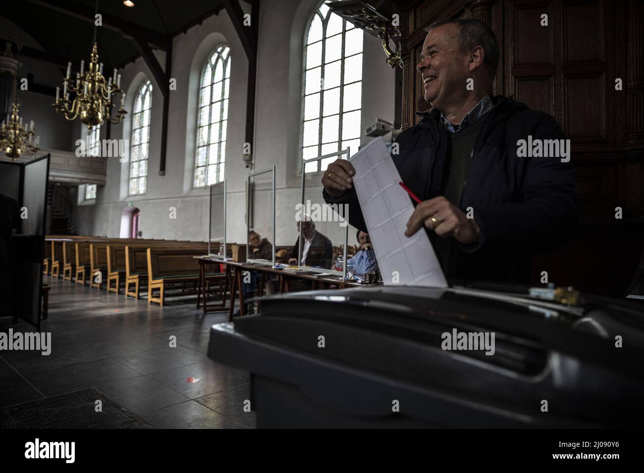 Bergambacht, Niederlande, 2022-03-16. De gemeenteraadsverkiezingen in Bergambacht. Von 07,30 bis 21,00 kan er gestemd wurden in de Laurentiuskerk in Bergambacht. ANP/Hollandse Hoogte/Remco Koers Stockfoto