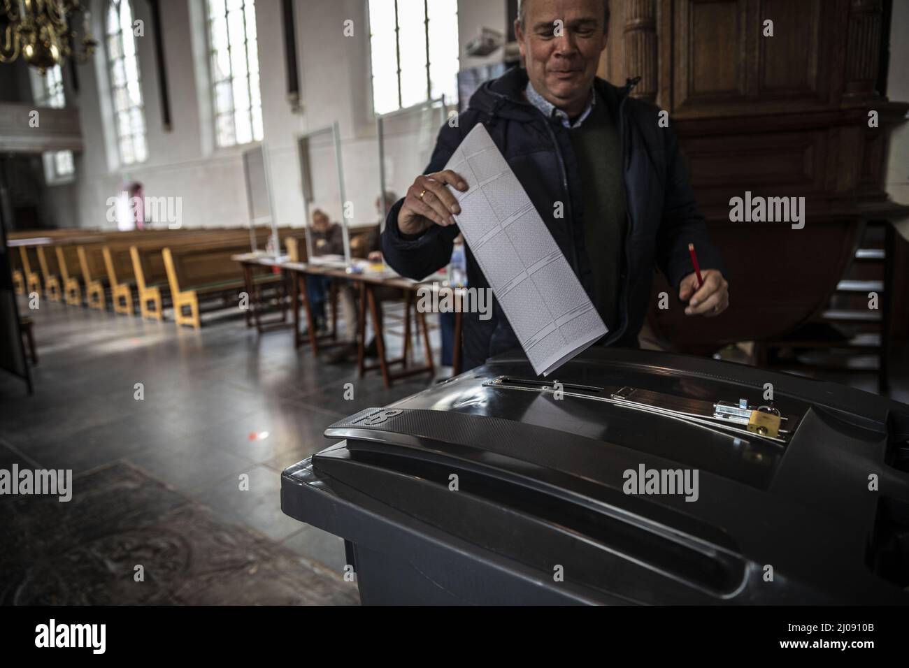 Bergambacht, Niederlande, 2022-03-16. De gemeenteraadsverkiezingen in Bergambacht. Von 07,30 bis 21,00 kan er gestemd wurden in de Laurentiuskerk in Bergambacht. ANP/Hollandse Hoogte/Remco Koers Stockfoto
