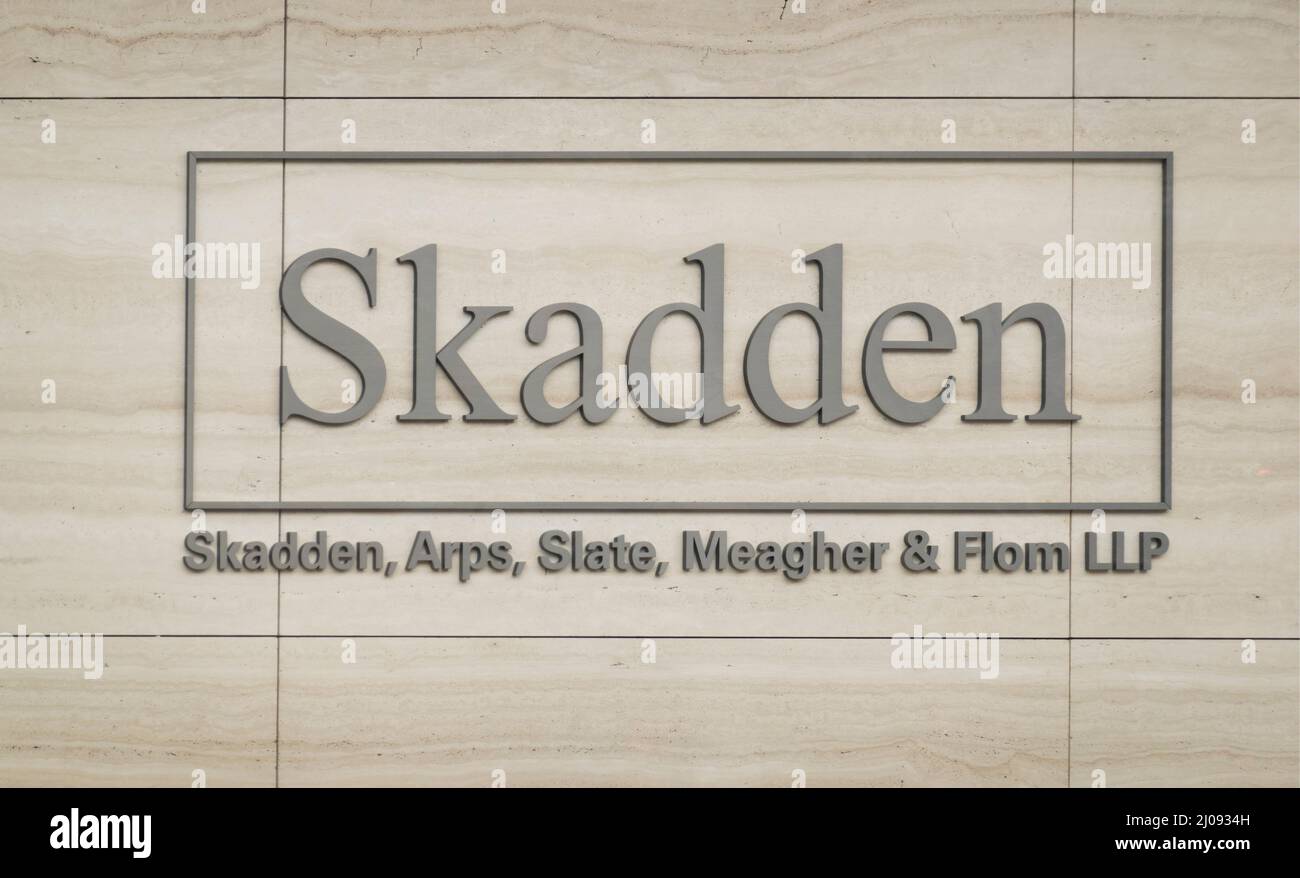 Die Unternehmenszentrale von Skadden Arps Slate Meagher und Flom LLP befindet sich in Midtown Manhattan, NYC Stockfoto