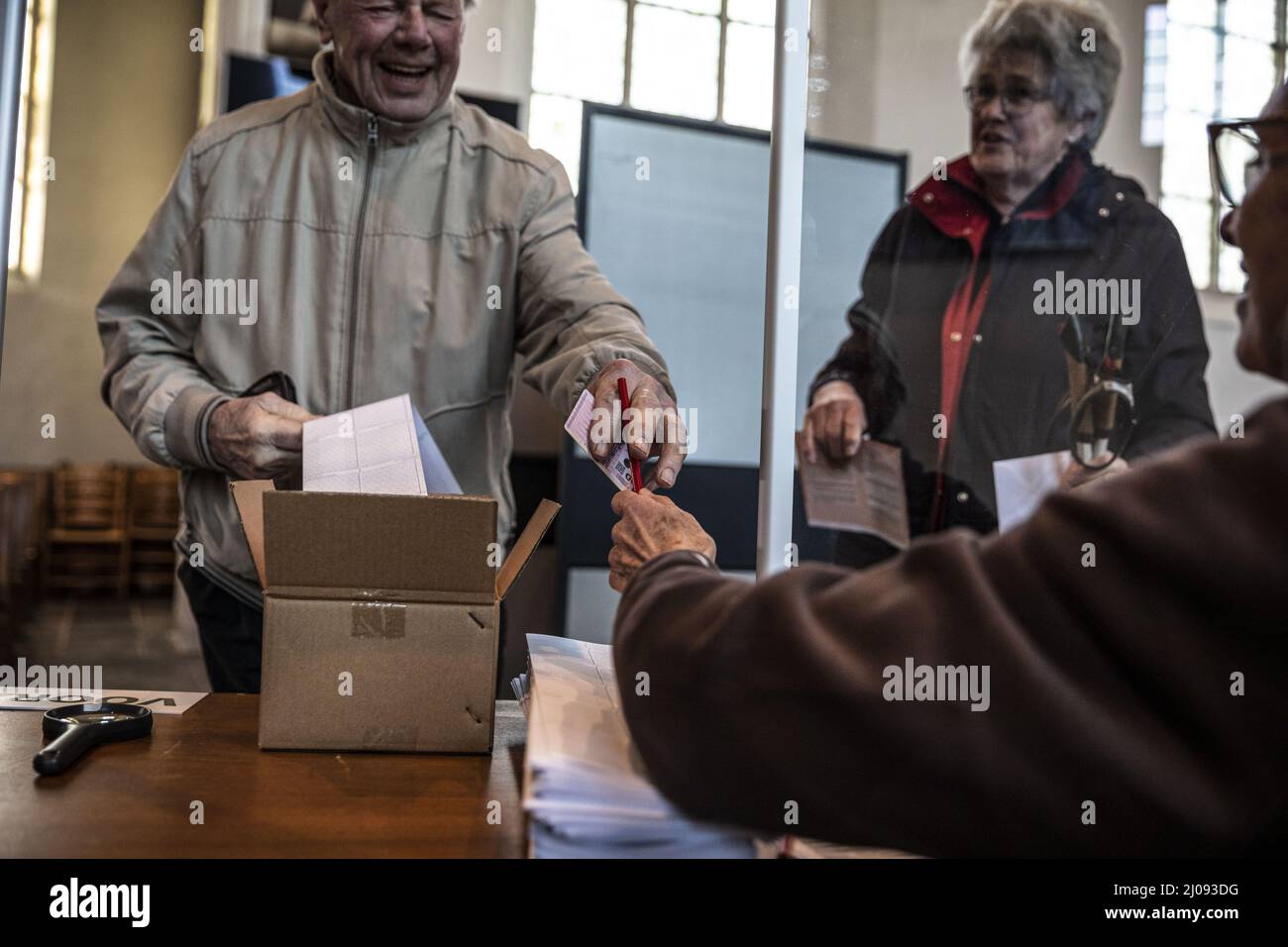Bergambacht, Niederlande, 2022-03-16. De gemeenteraadsverkiezingen in Bergambacht. Von 07,30 bis 21,00 kan er gestemd wurden in de Laurentiuskerk in Bergambacht. ANP/Hollandse Hoogte/Remco Koers Stockfoto
