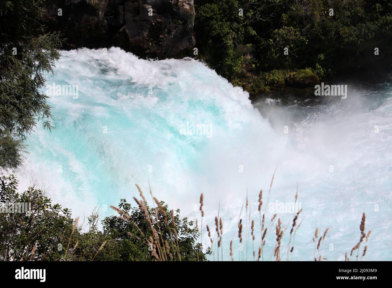 An den berühmten Huka Falls, Neuseeland Stockfoto