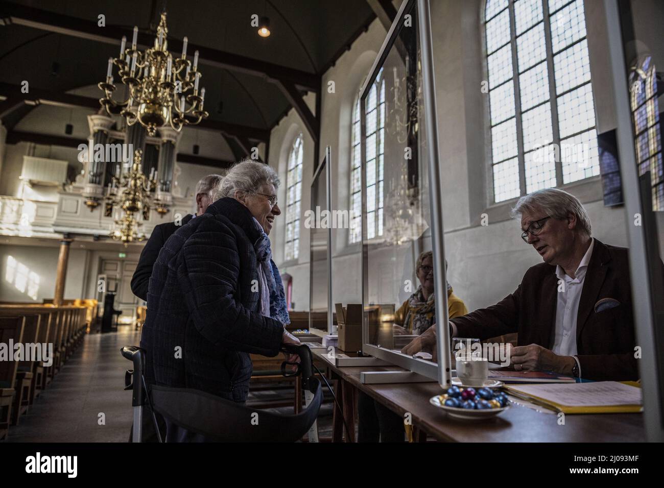 Bergambacht, Niederlande, 2022-03-16. De gemeenteraadsverkiezingen in Bergambacht. Von 07,30 bis 21,00 kan er gestemd wurden in de Laurentiuskerk in Bergambacht. ANP/Hollandse Hoogte/Remco Koers Stockfoto