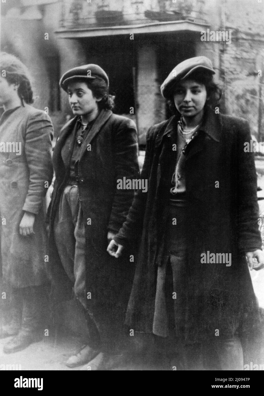 Aufstand im Warschauer Ghetto - Hehalutz-Frauen, die mit Waffen gefangen genommen wurden Stockfoto