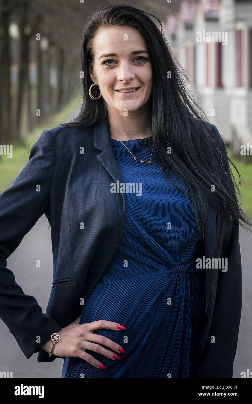 ASTEN - Portret van Nicol Kremers, de Partner van Peter Gillis. De ondernemer biedt zijn vakantiepark Prinsenmeer in Asten aan om vluchtelingen uit Ökraine op te vangen. ANP ROB ENGELAAR Stockfoto