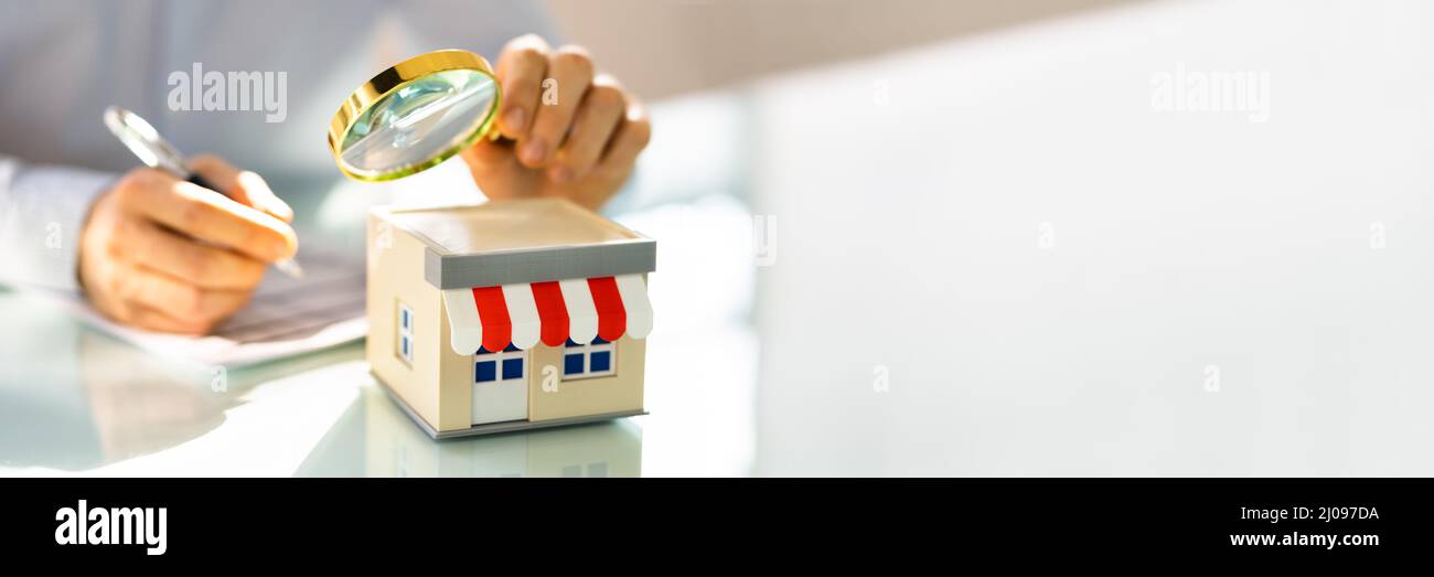 Small Business Store-Bewertung Durch Den Inspektor. Local Shop Franchise Real Estate Stockfoto