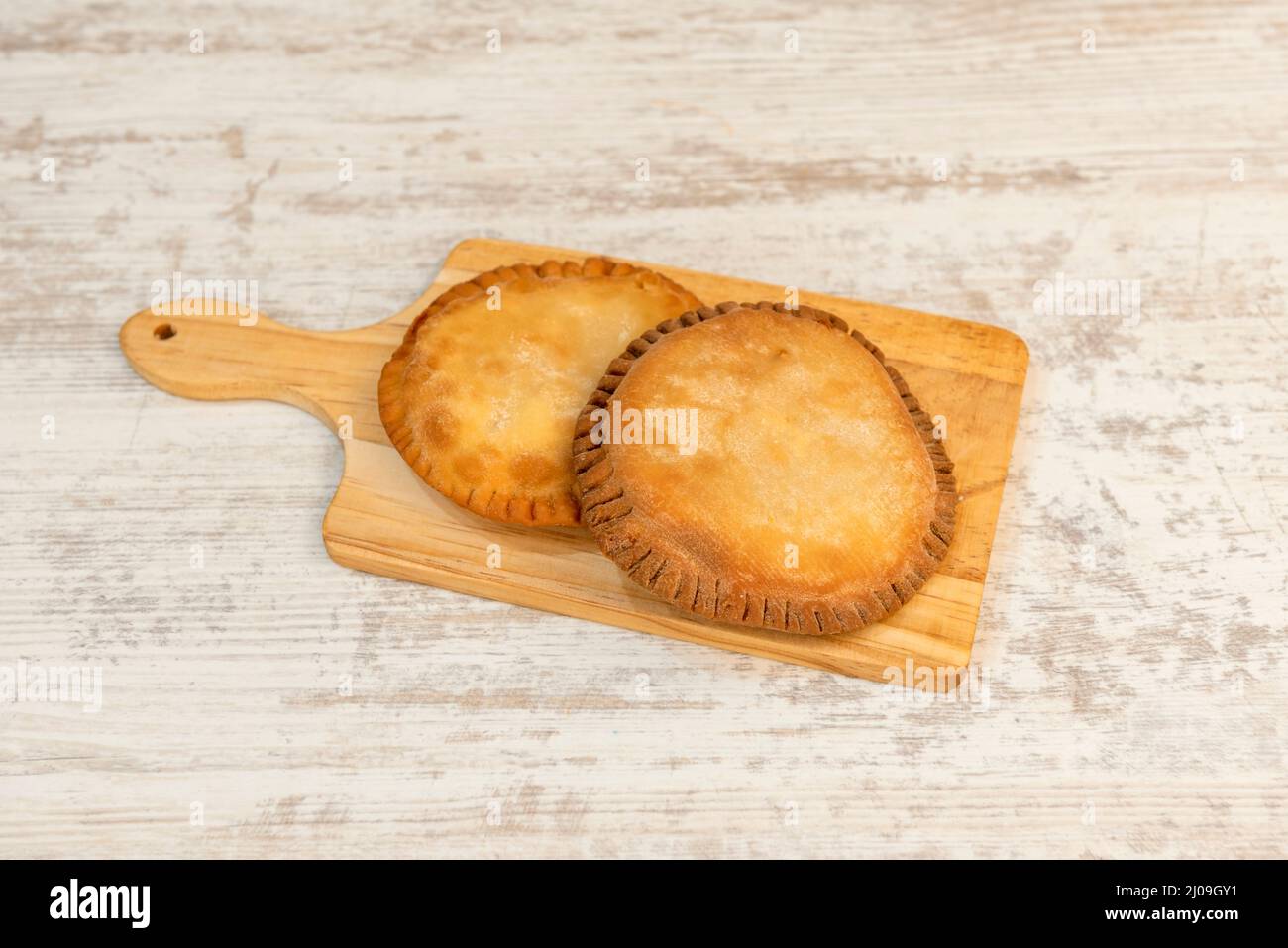 Anden-Pastellitos, venezolanische Pastellitos oder Käsekuchen sind kleine gebratene Gebäck-Empanadas Stockfoto