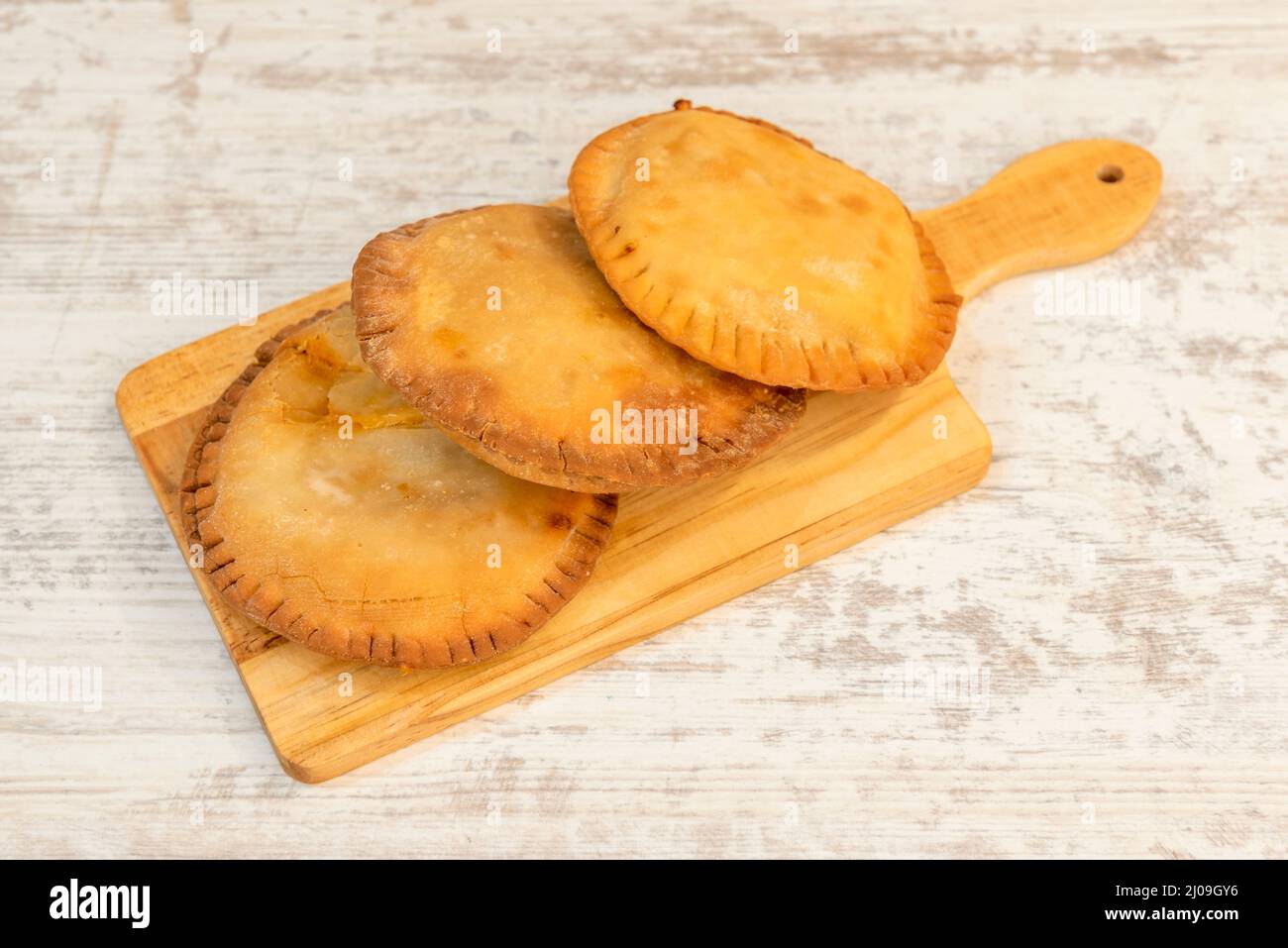 Diese Andenpastellitos oder Weizenmehl-Pastellitos, knusprig und gefüllt, sind eine der bekanntesten Delikatessen der venezolanischen Anden. Stockfoto