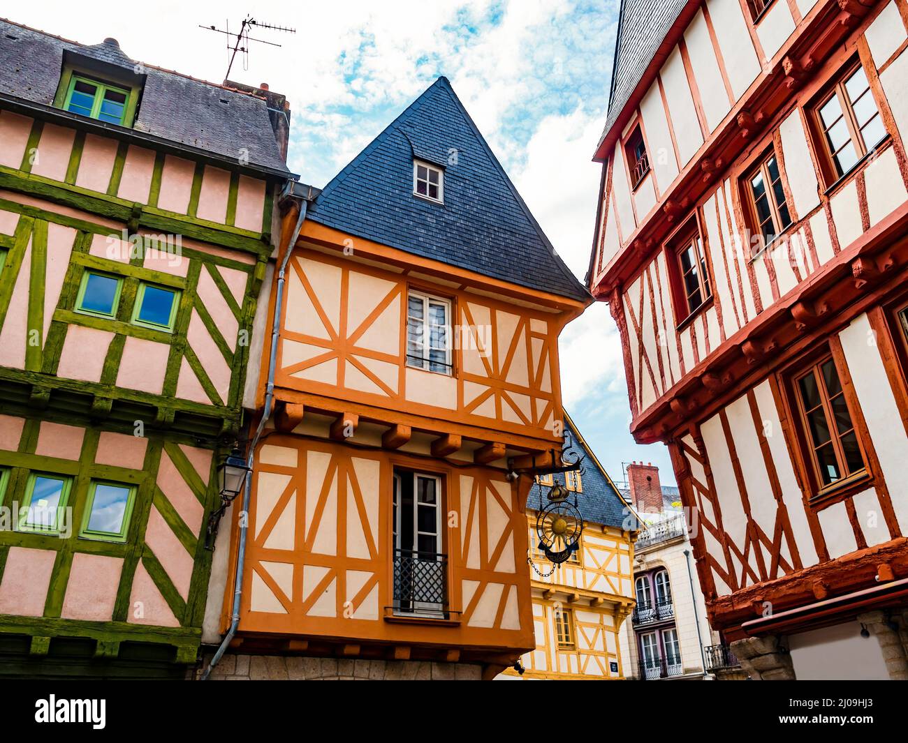 Bunte Häuser im historischen Zentrum von Vannes, Küstenstadt im Departement Morbihan, Bretagne, Frankreich Stockfoto