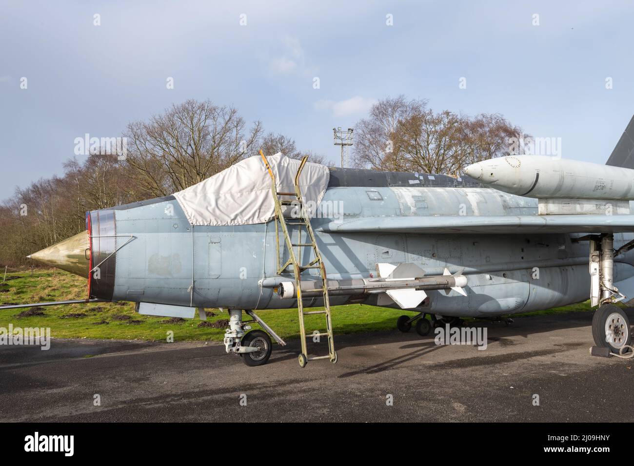 York.Yorkshire.Vereinigtes Königreich.Februar 16. 2022.Im Yorkshire Air Museum Ist Ein Kampfflugzeug des Blitzes F6 ausgestellt Stockfoto