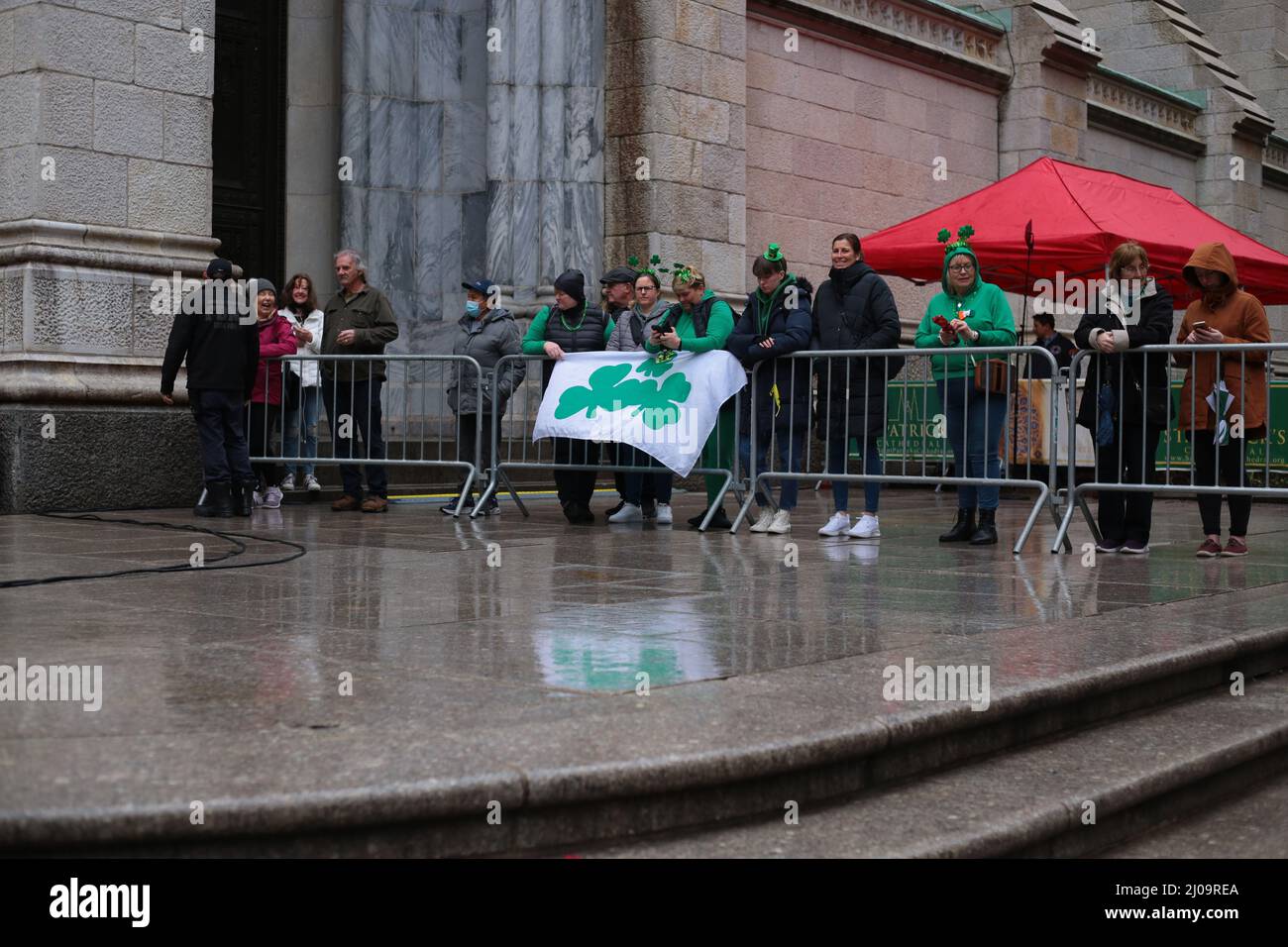 Nach 2 Jahren ohne St. Patricks Day Parade in NYC, wegen COVID . die New York City Parade ist zurückgekehrt. Stockfoto