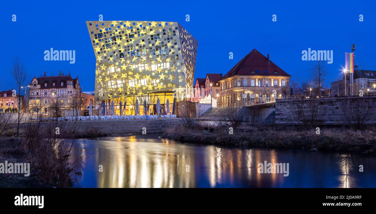 Schwäbisch Gmünd mit Forum und Rems bei Dämmerung Reise Stadt Stadt Panorama Nacht in Deutschland Stockfoto