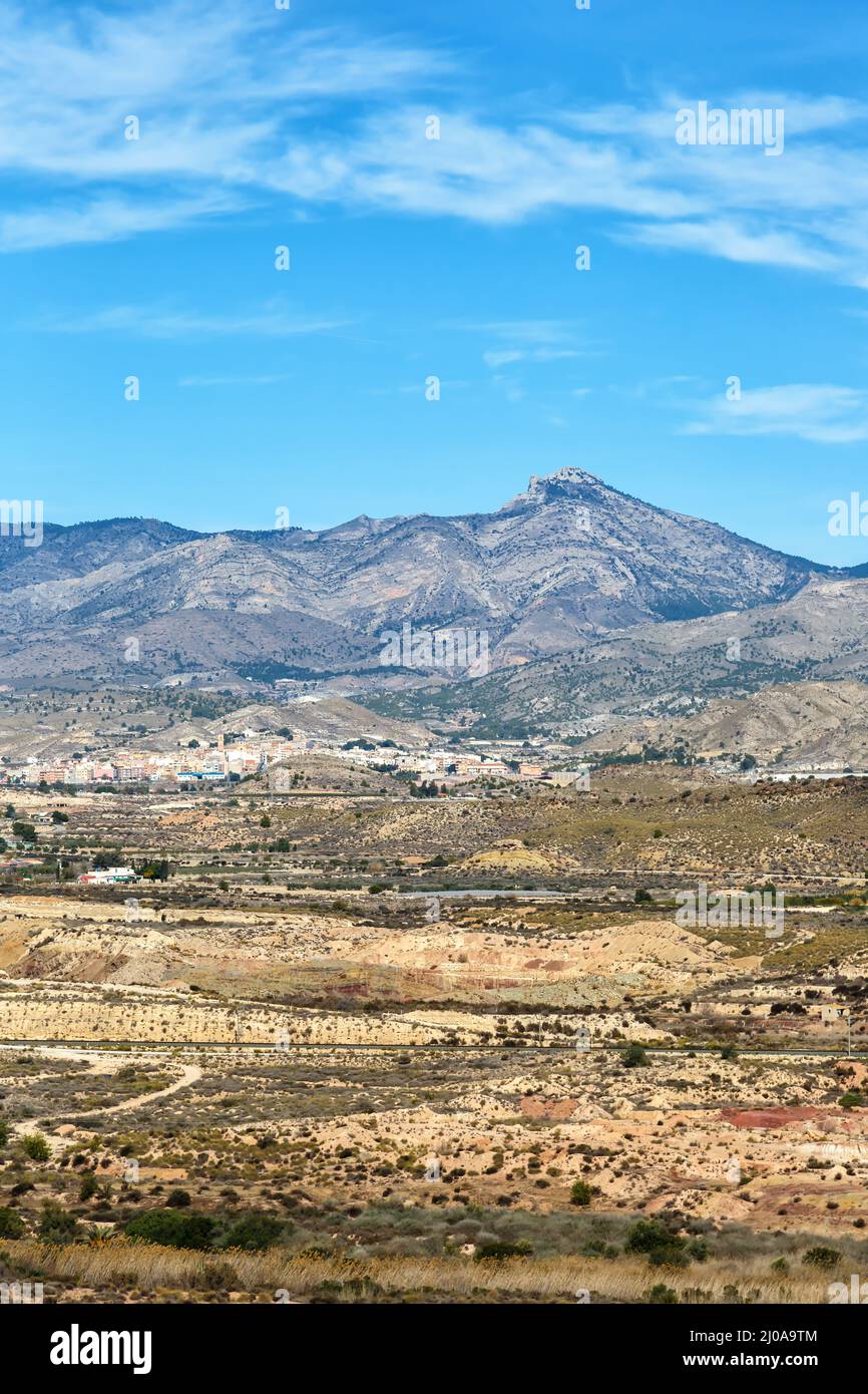 Sierra del Cid Landschaft in der Nähe von Alicante Alacant Berge Hochformat in Spanien Natur Stockfoto