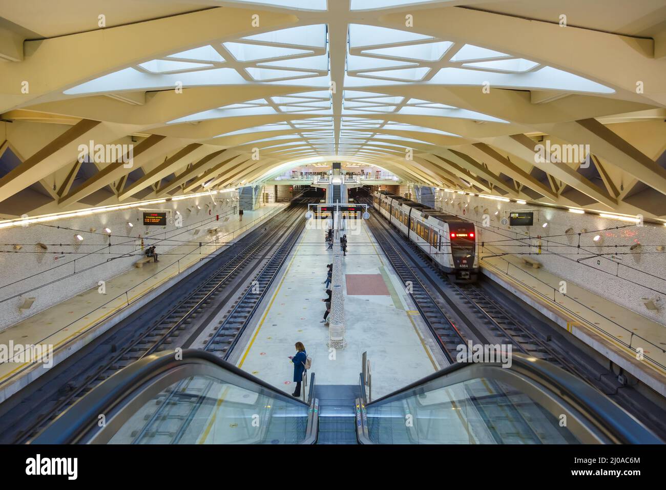 Valencia, Spanien - 17. Februar 2022: Metro Valencia U-Bahn-Station Alameda öffentliche Verkehrsmittel in Valencia, Spanien. Stockfoto