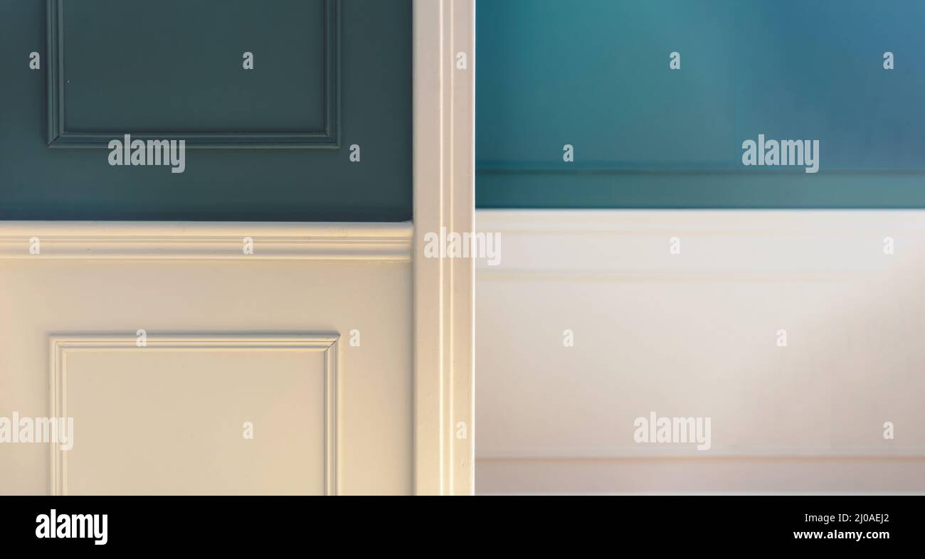 Retro blau und weiß Holz Wandpaneel Hintergrund, Beadboard vertäfeltes Holz Dekoration Detail, kopieren Raum. Raumarchitektur im Innenbereich Stockfoto