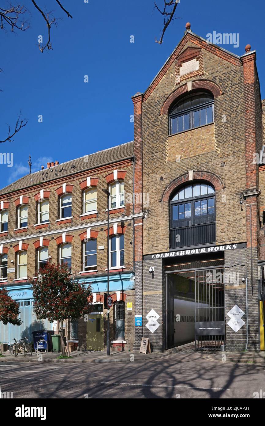 Coldharbour Works, Brixton, Großbritannien. Ein viktorianisches Lagerhaus, das in einen Arbeitsplatz und ein Geschäftszentrum für kleine Unternehmen umgewandelt wurde. Stockfoto